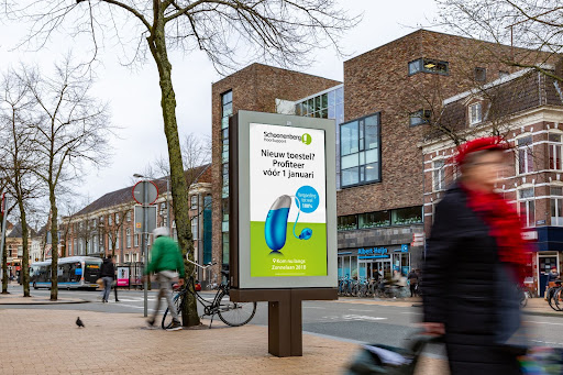 Schoonenberg ran a programmatic outdoor campaign using a Channable API and dynamic creatives to show a localized DOOH campaign on specific locations and most relevant times.