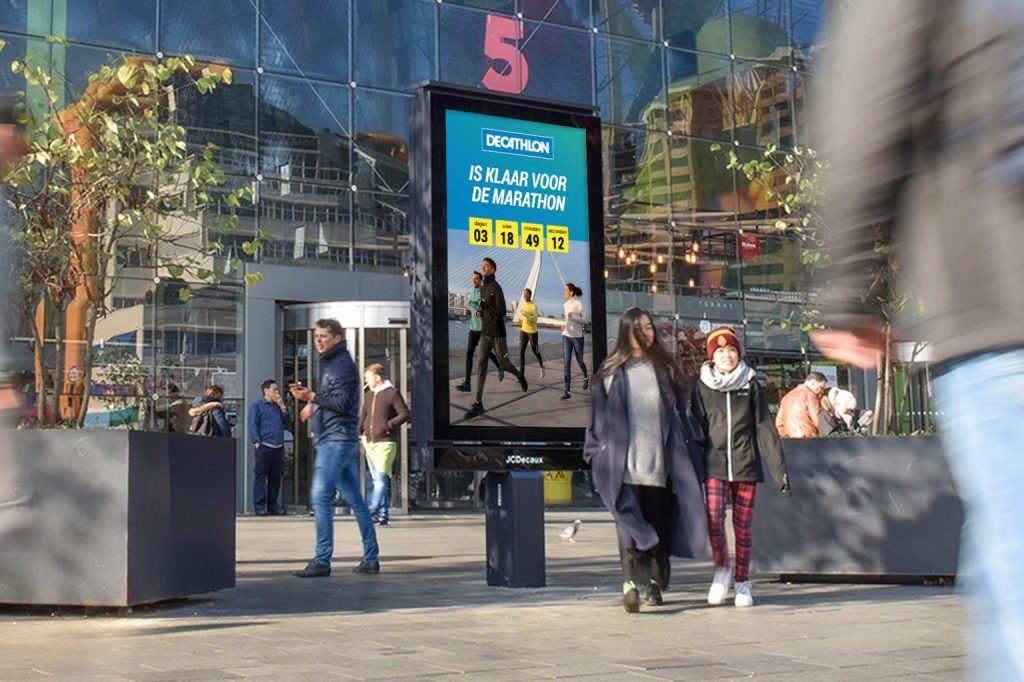 live-countdown-creative-digital-out-of-home-DOOH-outdoor-advertsing